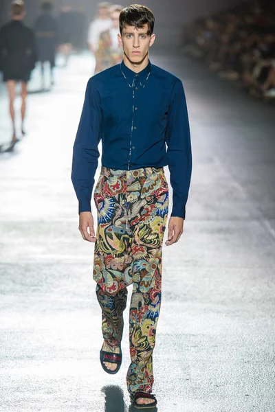 Look 23